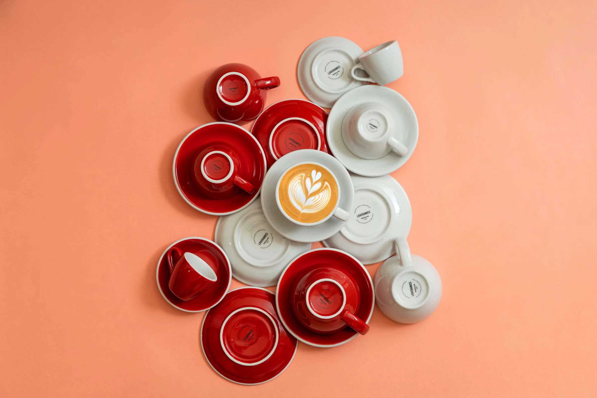 Tazas y platos de la colección Egg Potters Colours