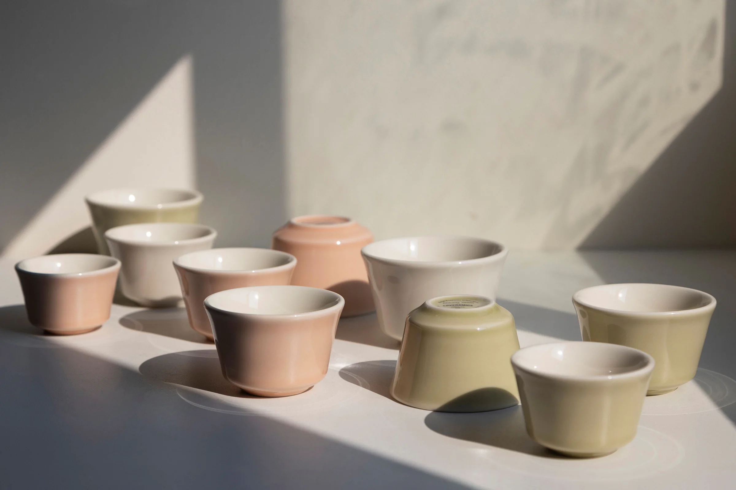 Mikael Jasin con sus tasting cups Loveramics