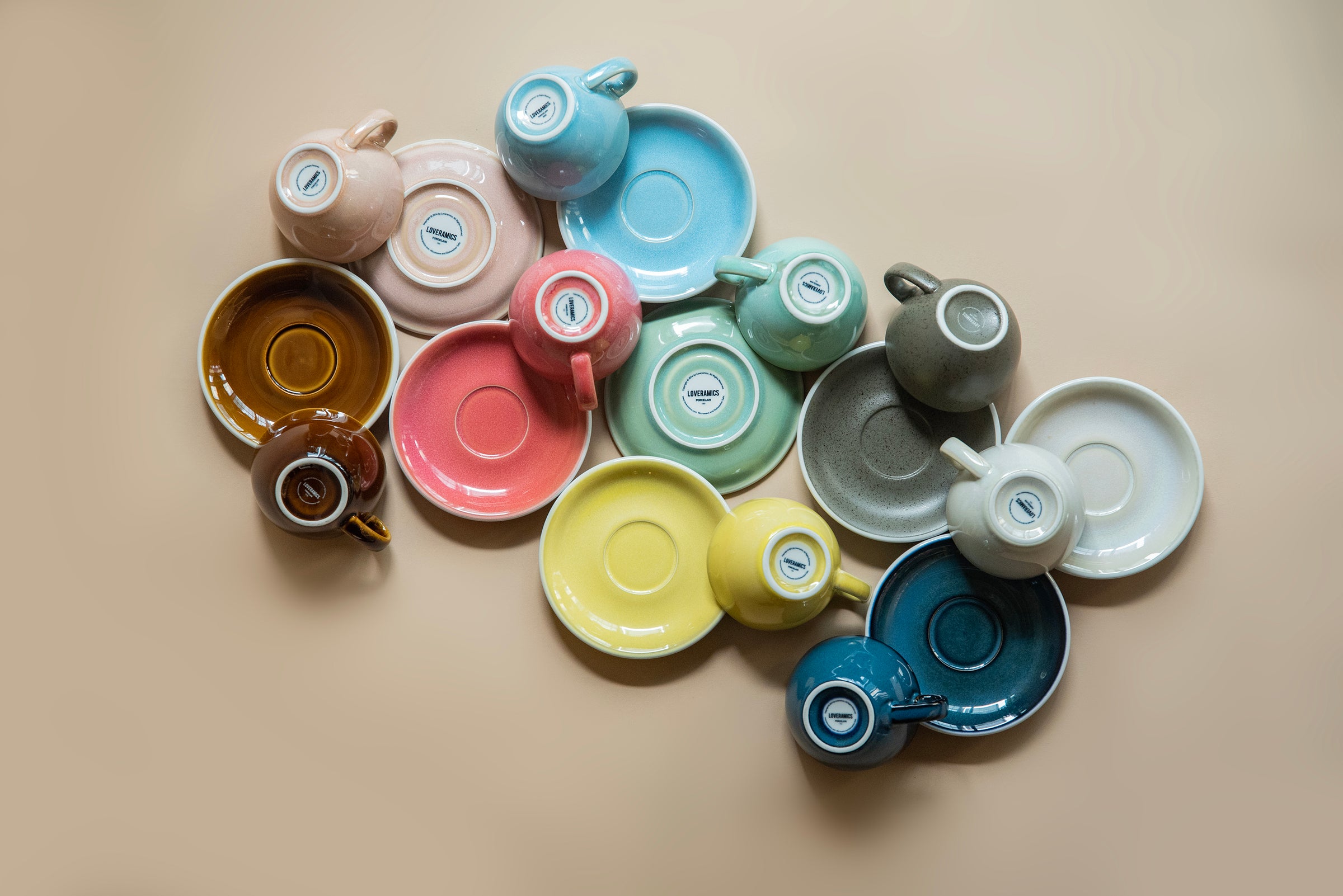 Tazas y platos de la colección Egg Potters Colours